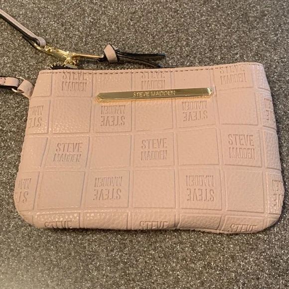 Steve Madden Wristlet / Purse! Brand New…Label & Zipper still covered in plastic - Picture 1 of 13